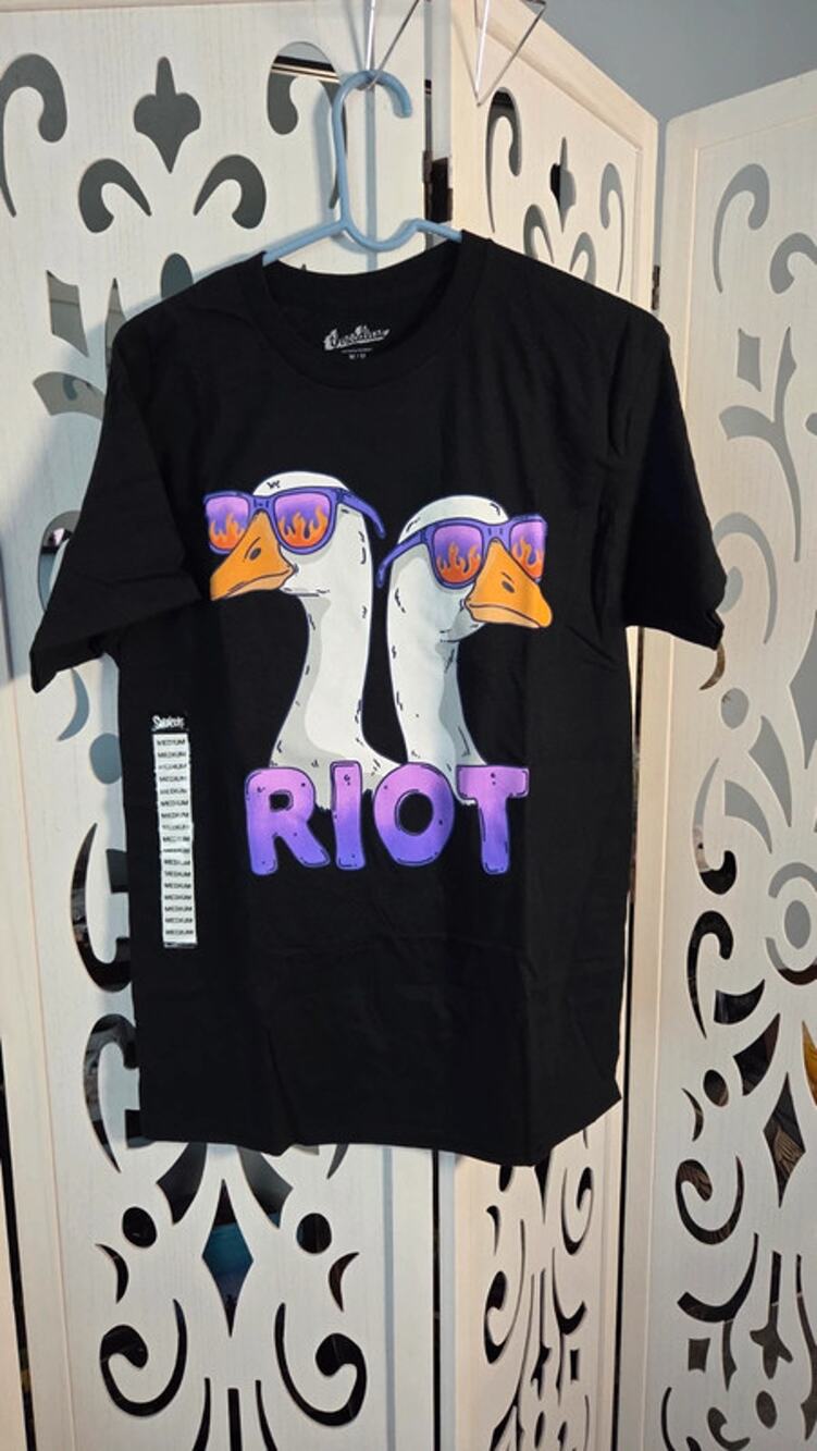 Threadless Riot Goose Graphic T Shirt Men's Medium Black Spencer's NWOT Funny